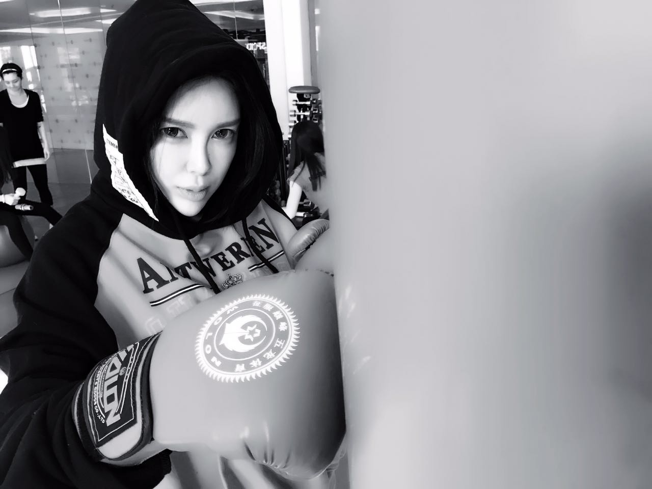 独家对话|歌手莫莫,主播界的拼命三娘