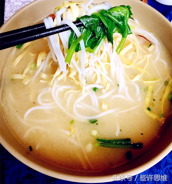 昆明翠湖正宗过桥米线推荐,过桥米线云南翠湖