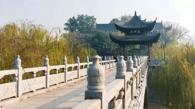 内外兼修城市建设管理,内外兼修助推创建文明城市