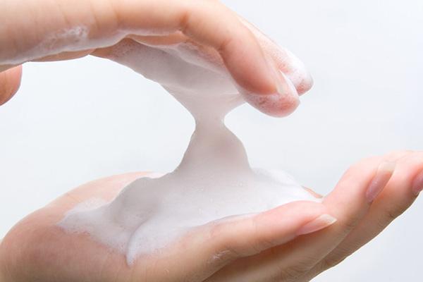 为什么氨基酸洗面奶有残留,氨基酸洁面乳的氨基酸是指什么