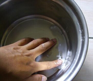 家里不锈钢锅烧糊了怎么办,不锈钢锅烧干了里面生锈怎么办