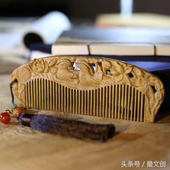 檀木梳一对,绿檀木梳龙凤呈祥