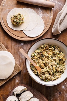 快速包饺子的高手在这里,学会包饺子新技能