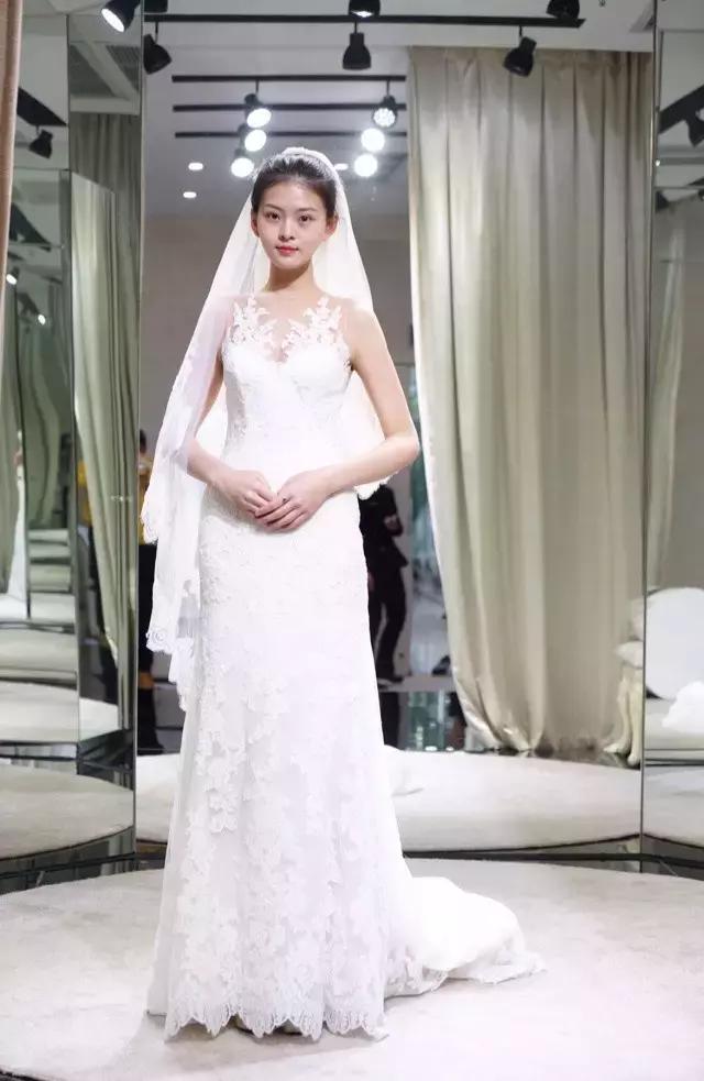 林心如的白色婚纱 (林心如婚纱衣服品牌推荐)