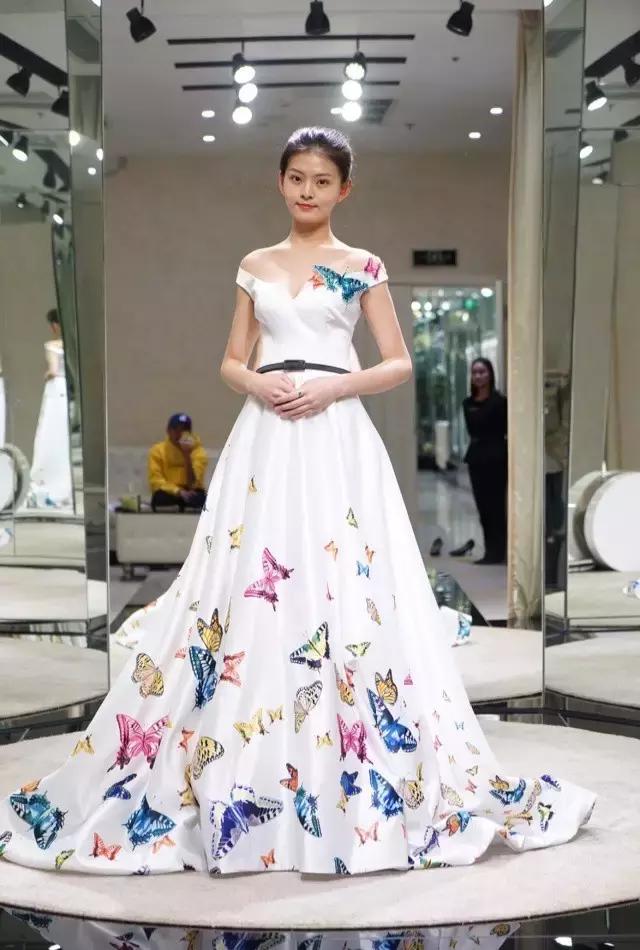 林心如的白色婚纱 (林心如婚纱衣服品牌推荐)