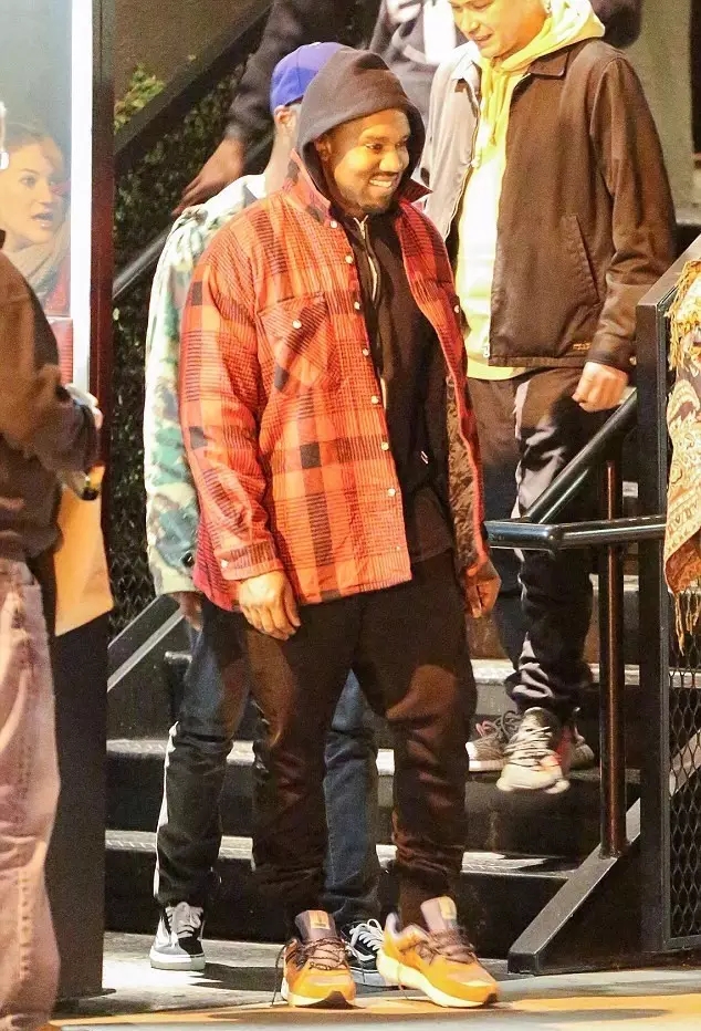 侃爷上脚的椰子鞋有哪些,侃爷最新款鞋