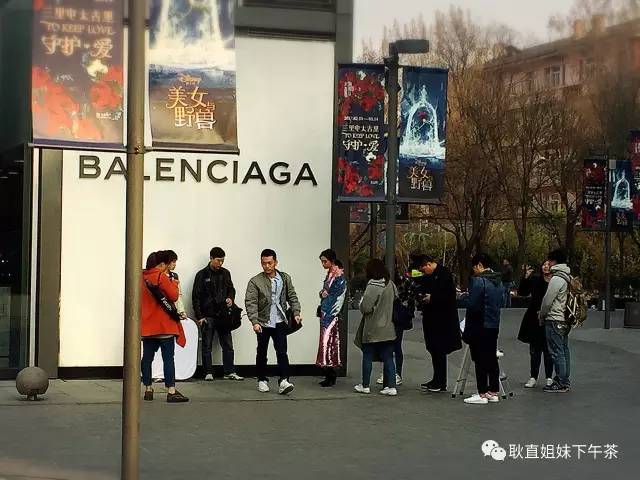 上班族福利：耿直姐妹三分钟带你逛完宇宙中心——三里屯