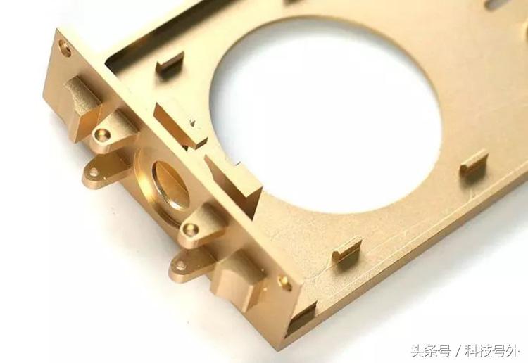 2.4寸屏+64GB+花梨木外壳,比iPhone7还逼格