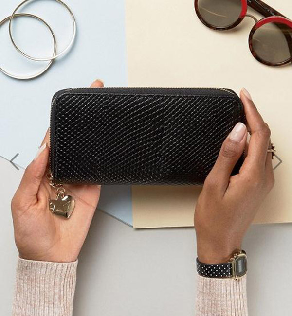 2022年最流行什么牌子钱包 (哪些品牌钱包使用不分层牛皮的)