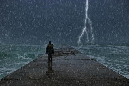 忍不住心中的悲伤,躲不开所有的悲伤