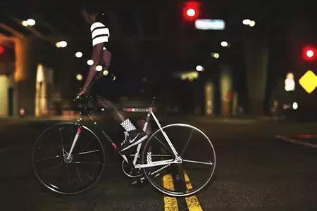 死飞坠崖,你造吗原视频