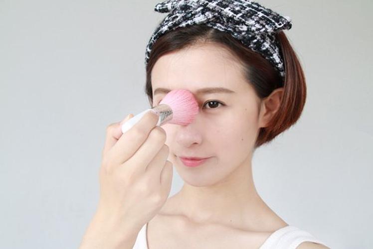 粉饼和散粉的区别哪个更好用,粉饼和散粉的区别哪个更好用一点