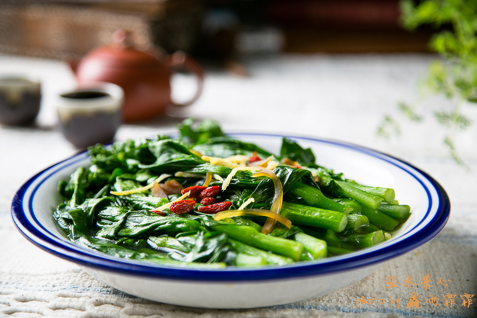 青菜怎样焯水不变黄,种的青菜刚出来就发黄什么原因