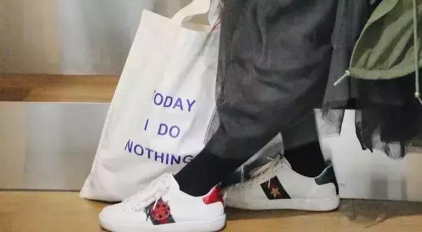 小白鞋什么时候流行的,最近流行哪些小白鞋女