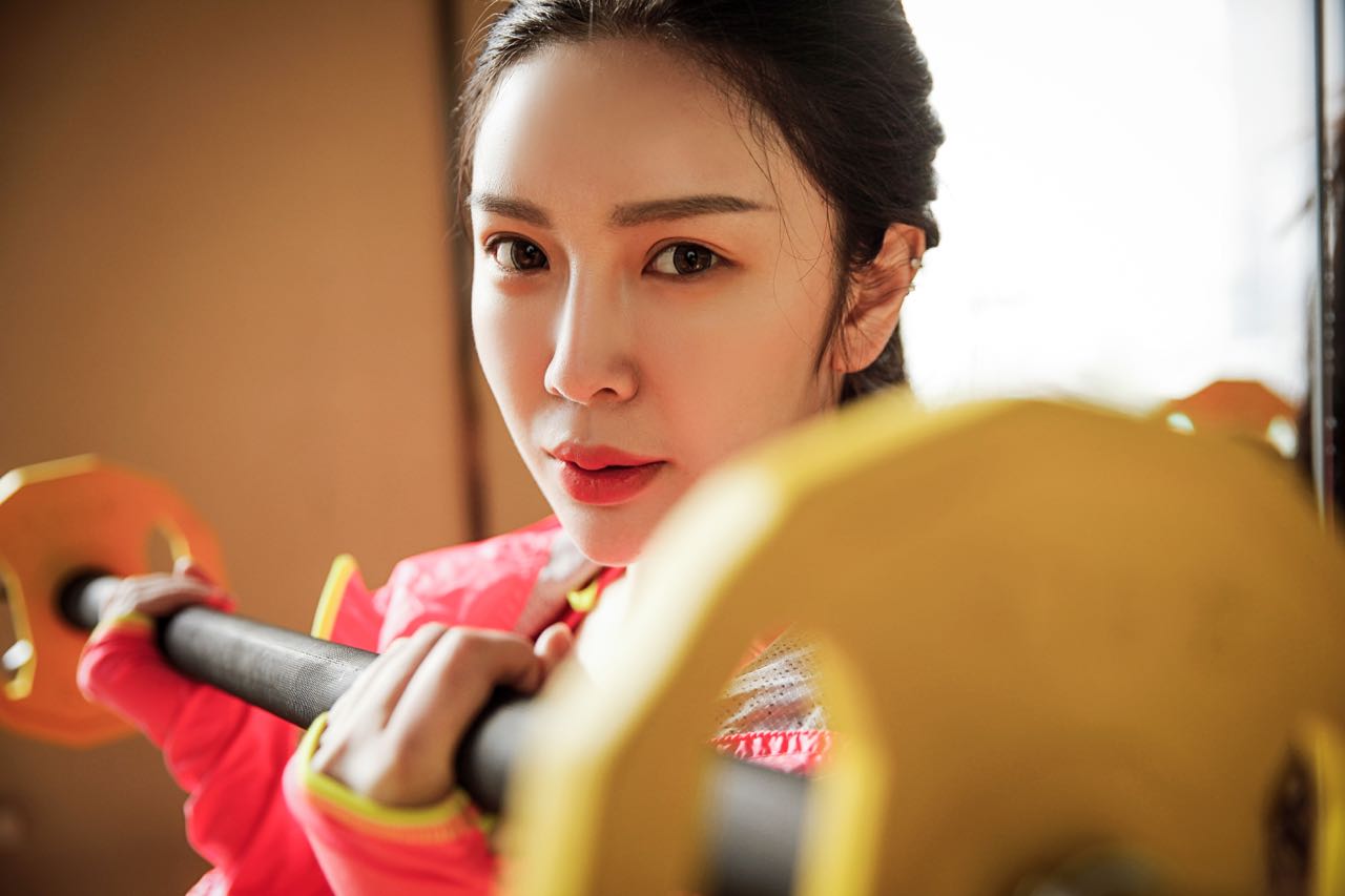 独家对话|歌手莫莫,主播界的拼命三娘