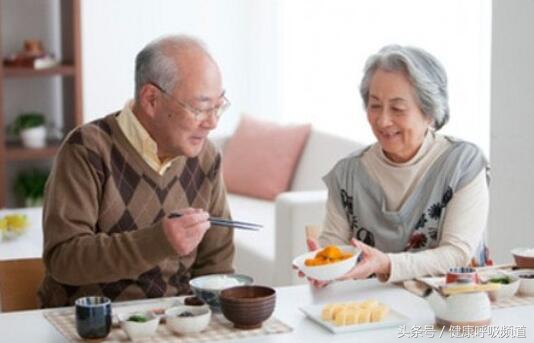 肺气肿引起的胸闷气短没胃口,肺气肿胸痛食欲不振