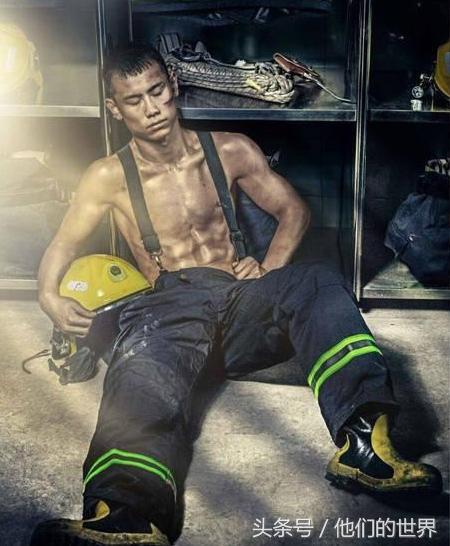 这才是中国男人！中国消防员日历迷倒大片日本人