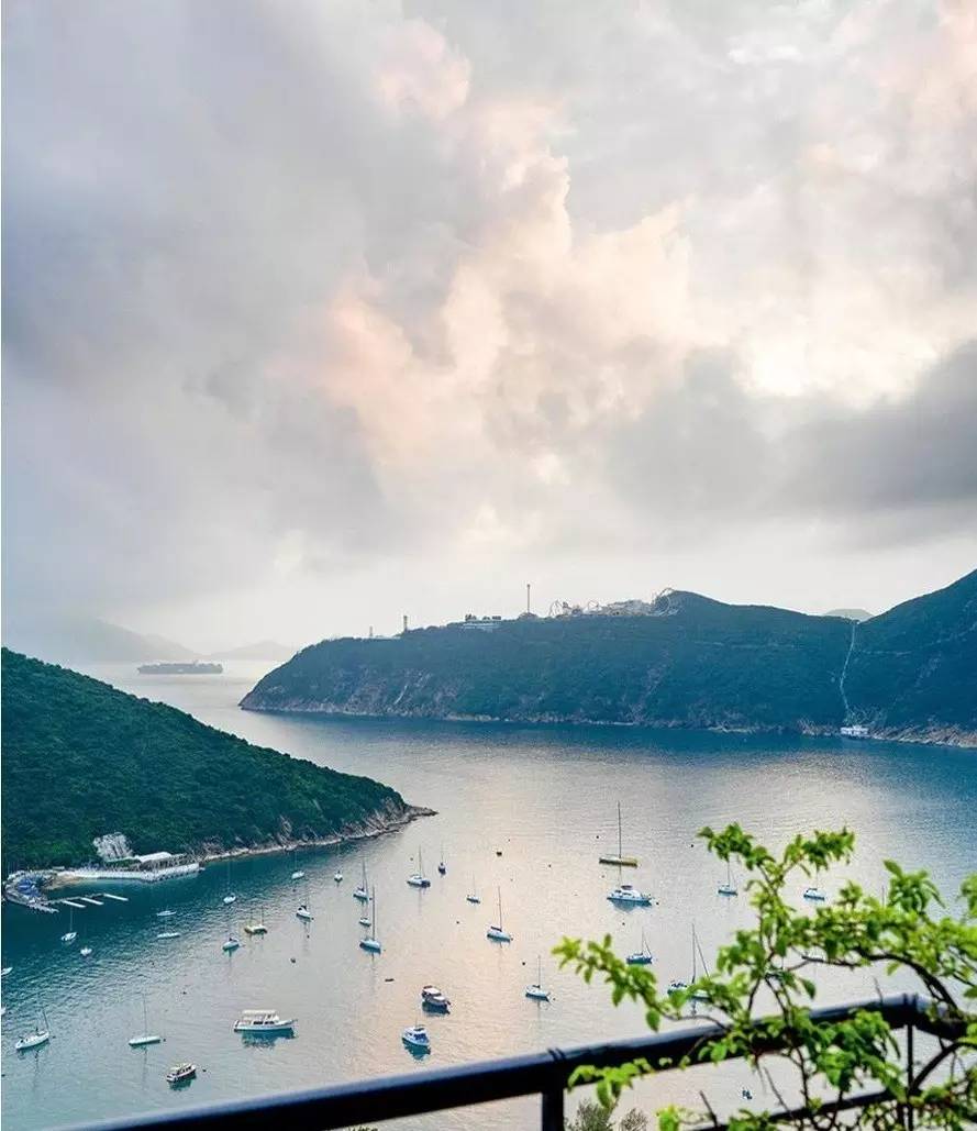 他放弃家族产业投身艺术，成为当今华人设计界的“钻石王老五”