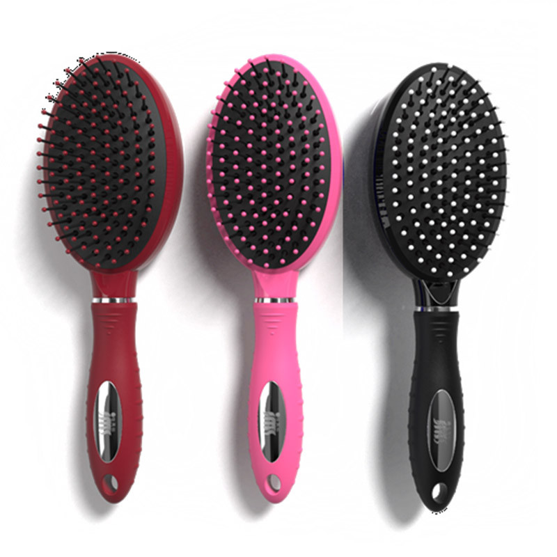 方便打理毛躁头发的梳子,梳子沾满头发