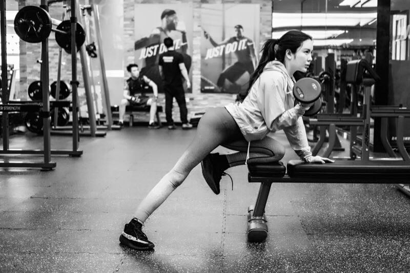 独家对话|歌手莫莫,主播界的拼命三娘