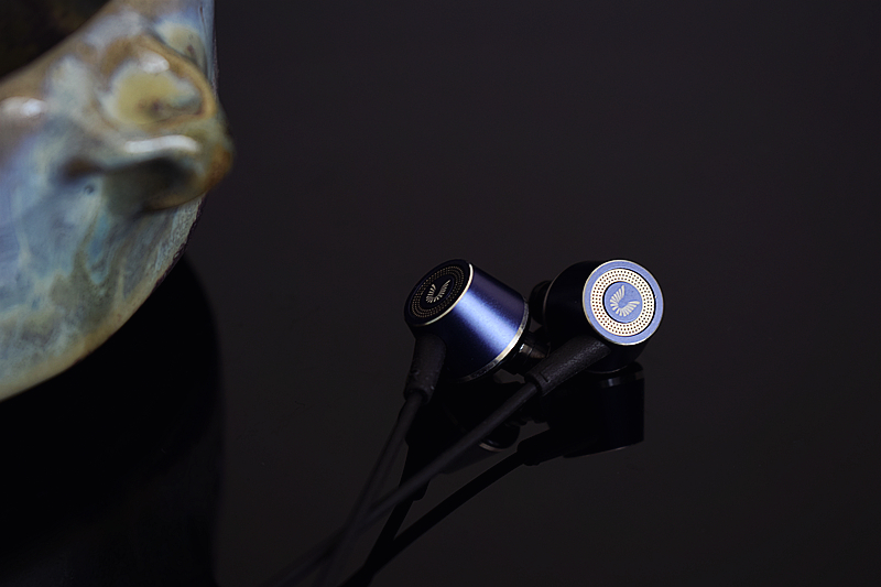 小巧精致的大众情人——UiiSiiHi-820耳机体验评