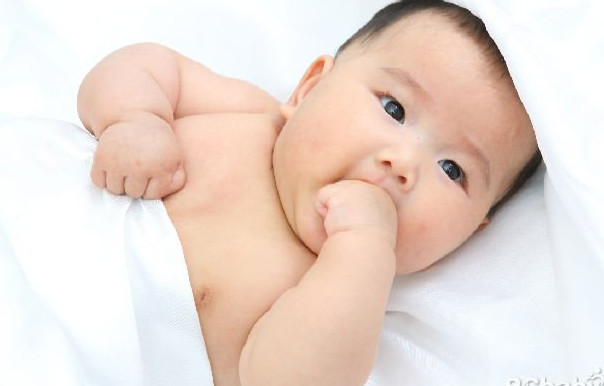 宝宝突然拒绝吃母乳是怎么回事,宝宝突然拒绝奶瓶怎么回事