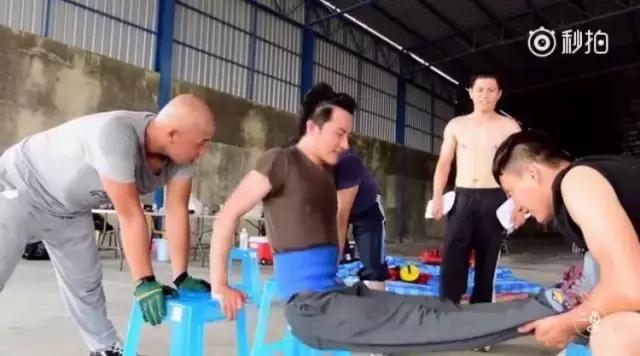 黄轩关心文咏珊,黄轩burberry