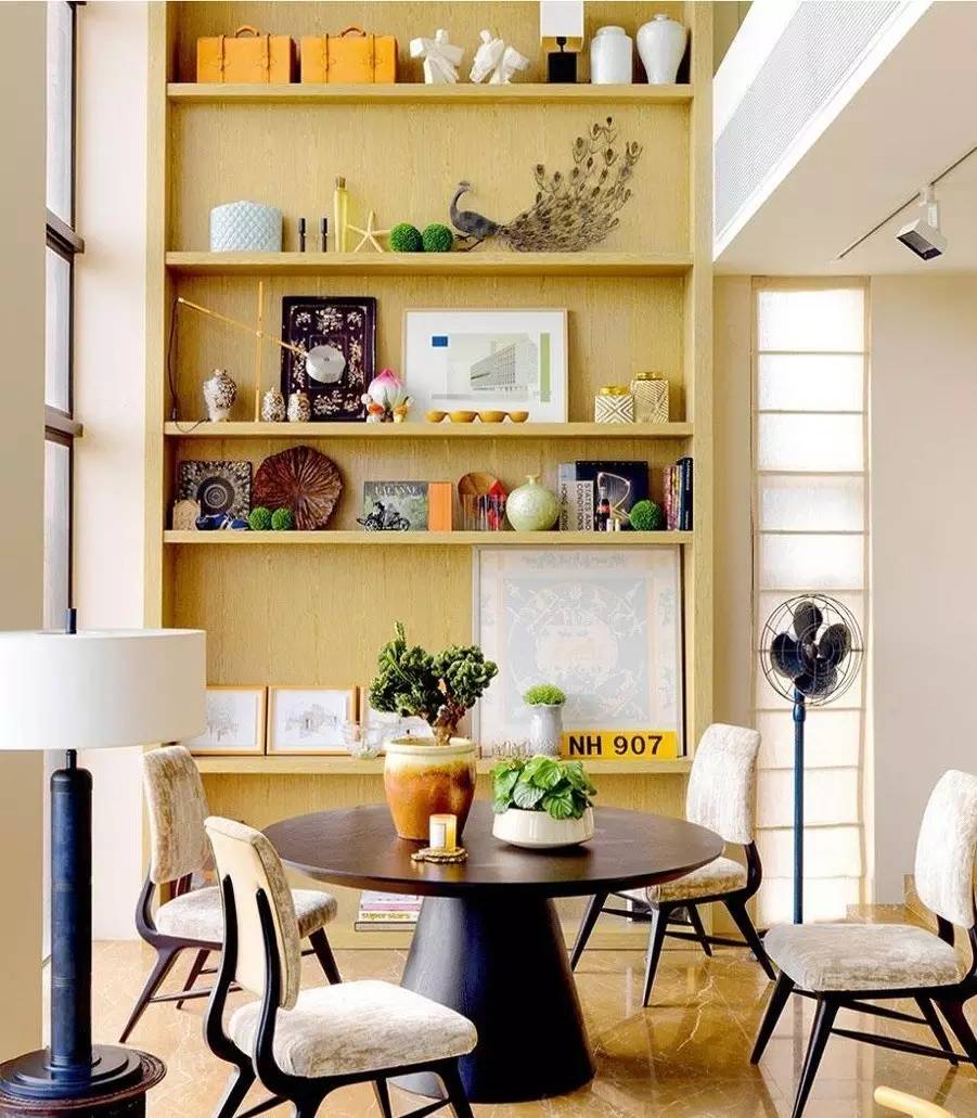 他放弃家族产业投身艺术，成为当今华人设计界的“钻石王老五”