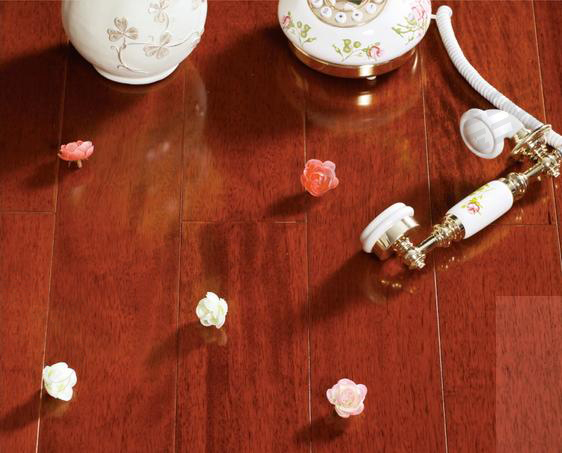 在你心中，什么颜色的地板最适合春天？