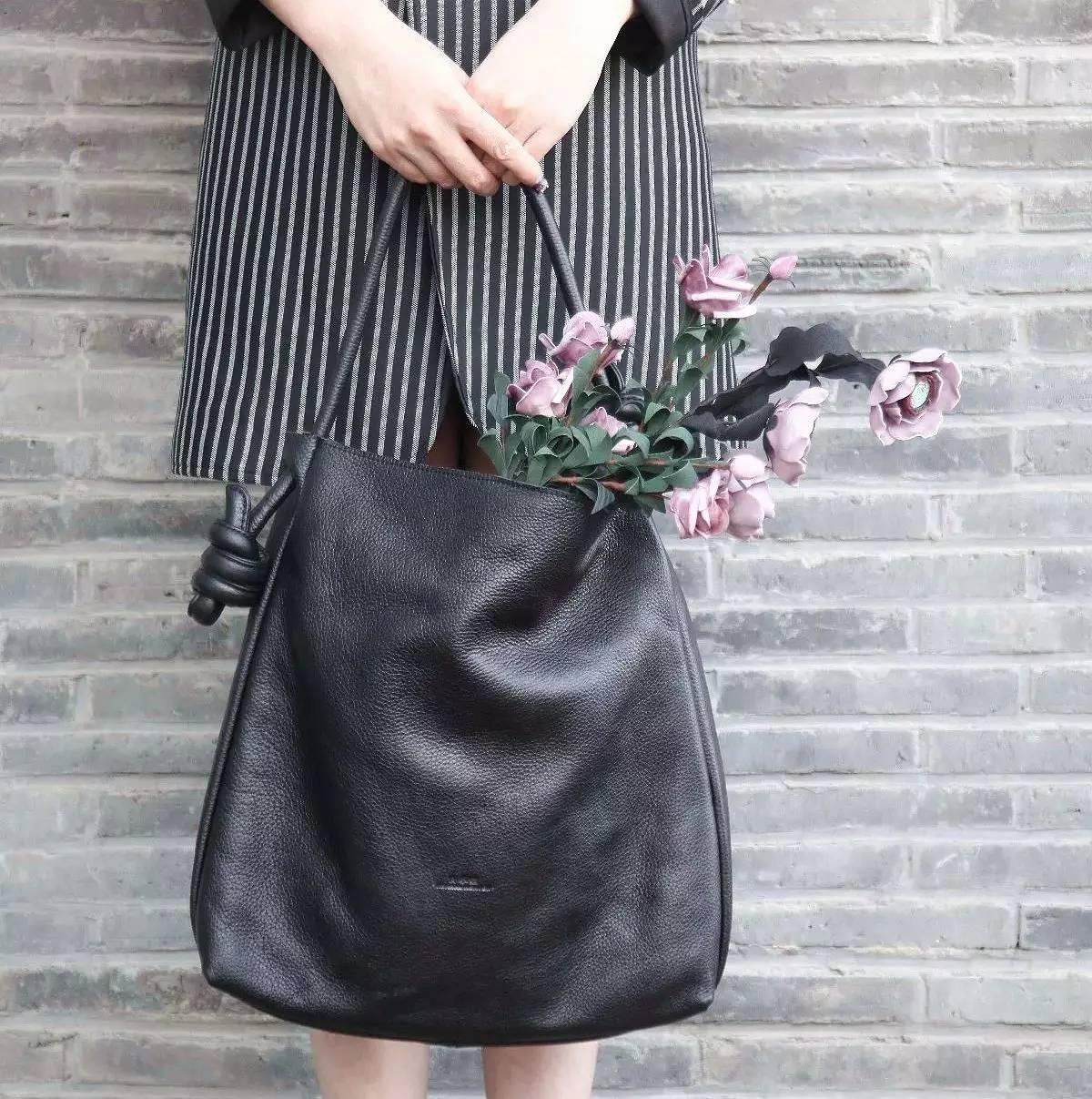 由手及心，甄品珍意——春季皮具日常保养指南