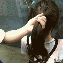 简单又好看的发型用四个皮筋扎,一款简单好看的马尾发型