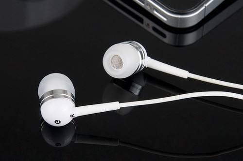 纯白的耳机or数据线用脏了如何清洁？看看大神们怎么说！