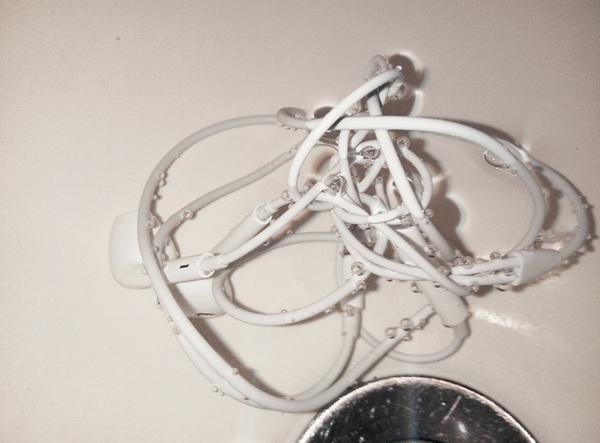 纯白的耳机or数据线用脏了如何清洁？看看大神们怎么说！