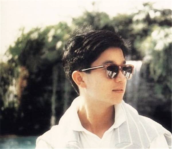 19岁出道经典歌曲,19岁与张国荣搭戏成名