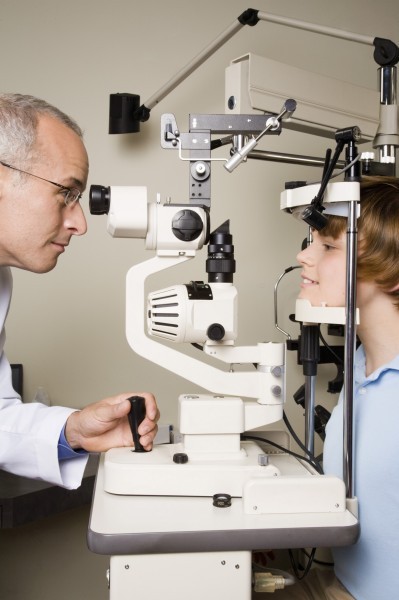 角膜塑形镜真假,央视曝光的角膜塑形镜