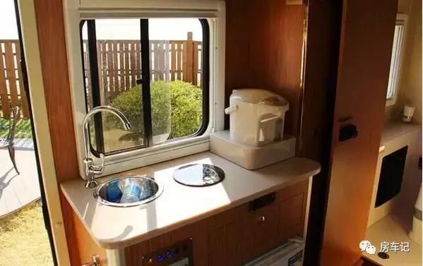 海格h5c的防抱死诊断接口位置,海格c型房车2.7汽油自动