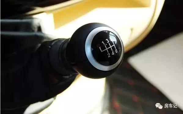 海格h5c的防抱死诊断接口位置,海格c型房车2.7汽油自动