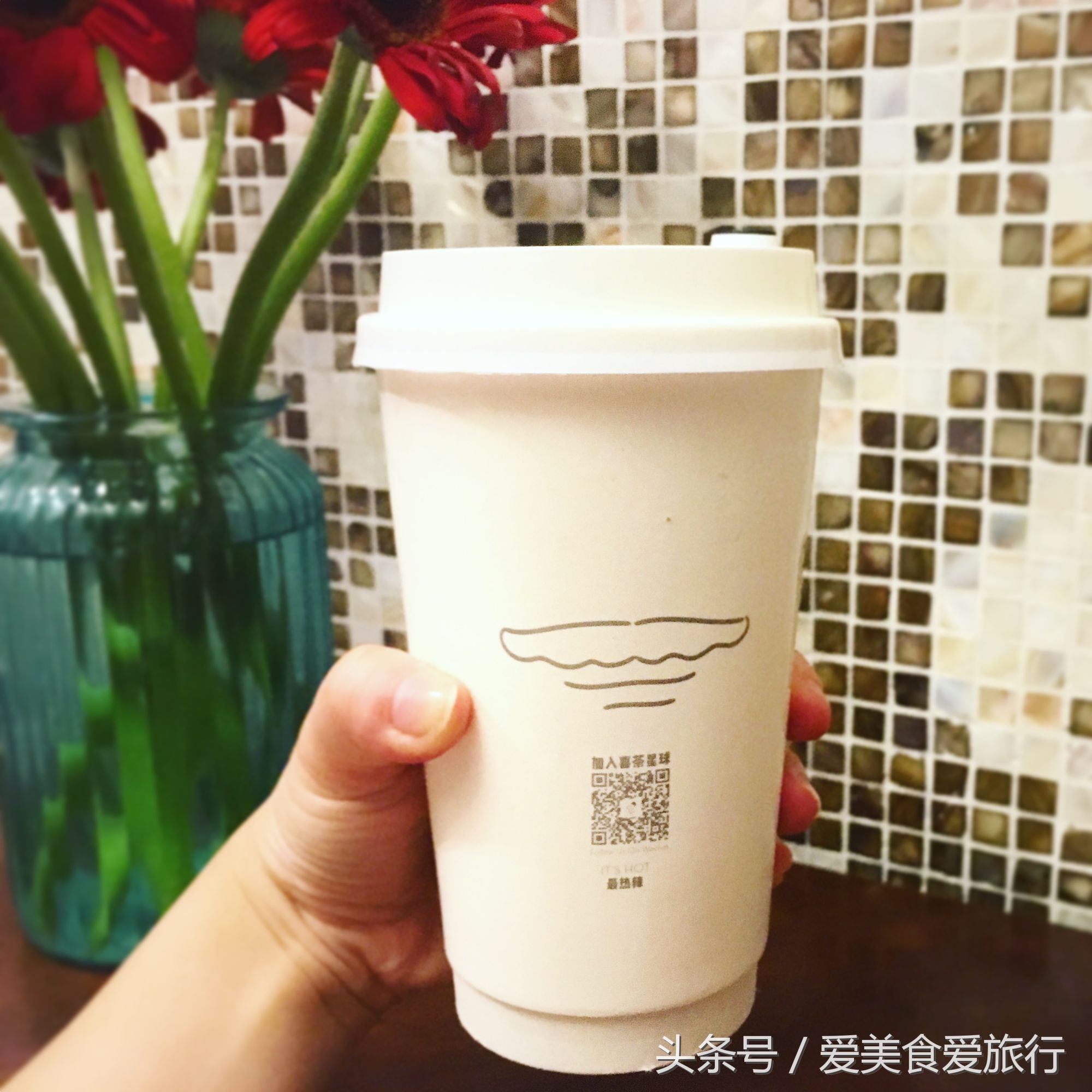 喜茶倒垃圾,花两个小时排队买喜茶