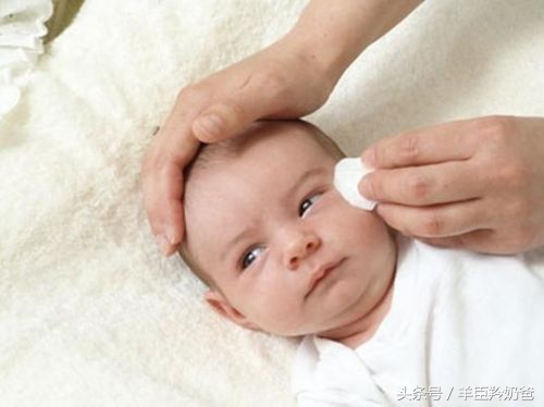新生儿眼屎多且黄还粘稠的原因,新生儿眼屎多又黄又浓稠怎么解决