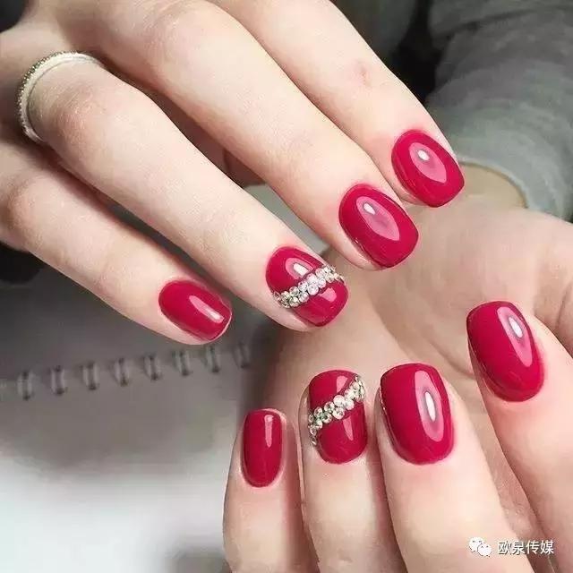 车厘子色美甲样式图片长款,手指短粗适合什么样式的美甲