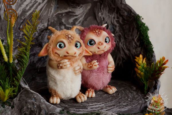 她做的娃娃表情都好奇怪啊！