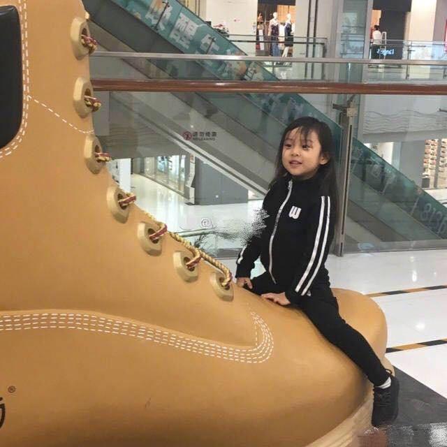 网友说陈乔恩的蟑螂死得贵气，不过陆毅能买豪车却出不起洗车钱？