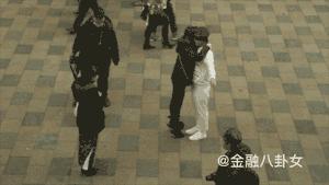 我出柜了，你愿意给我一个拥抱吗？