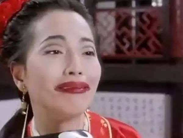 涂口红后嘴唇干燥起皮怎么办,为什么贵的口红用不会起皮