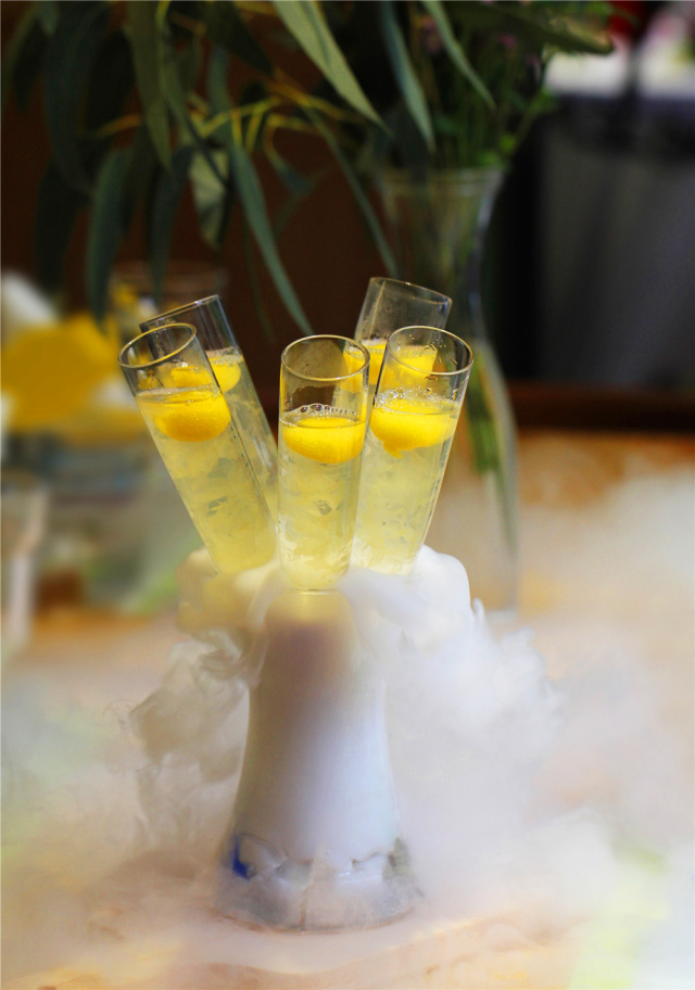 玉皇山下这家花园餐厅歧视单身狗!这么大的鱼头叫我怎么吃