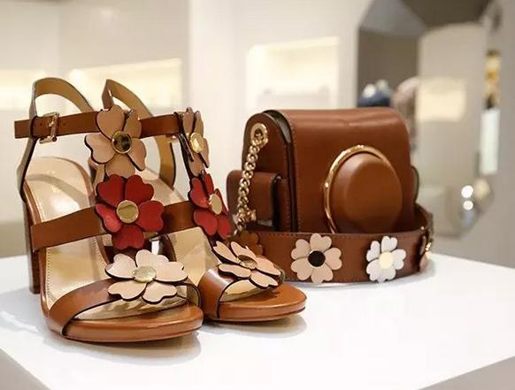 mk和蔻驰品牌属于什么档次,mk和蔻驰新款