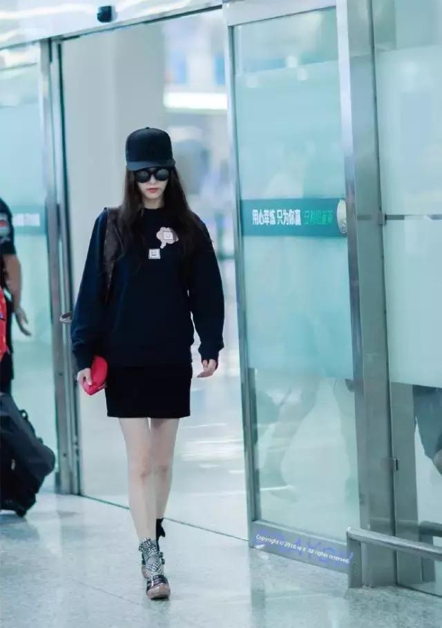 冬季连帽卫衣内搭怎么穿,冬天连帽卫衣怎么搭配出高级感