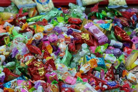 辛苦了一辈子的老父亲,临死都没吃过一块糖,女儿抱憾终身