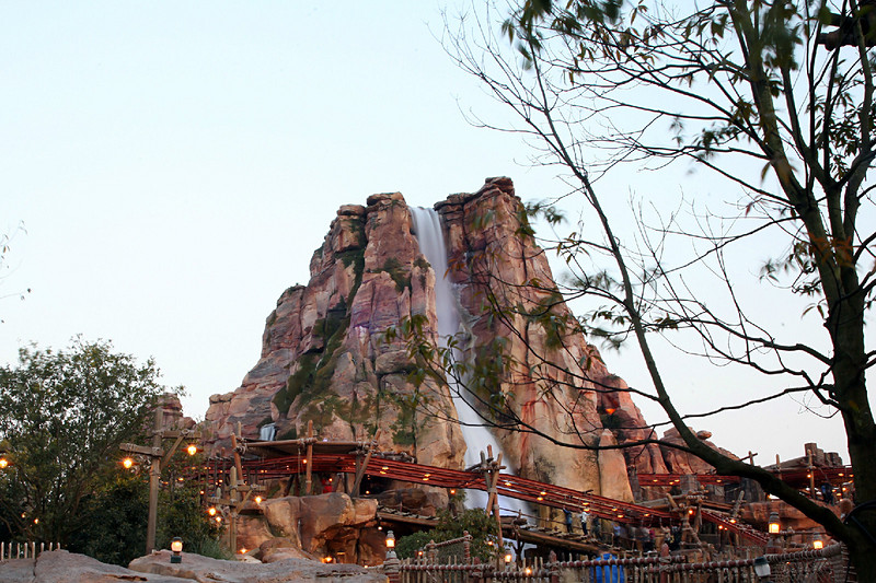 上海迪士尼乐园2天一夜游玩攻略,上海迪士尼2天游玩攻略