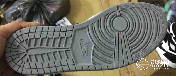 你从不注意的鞋底花纹，却成了乔丹科比封神的“秘密”